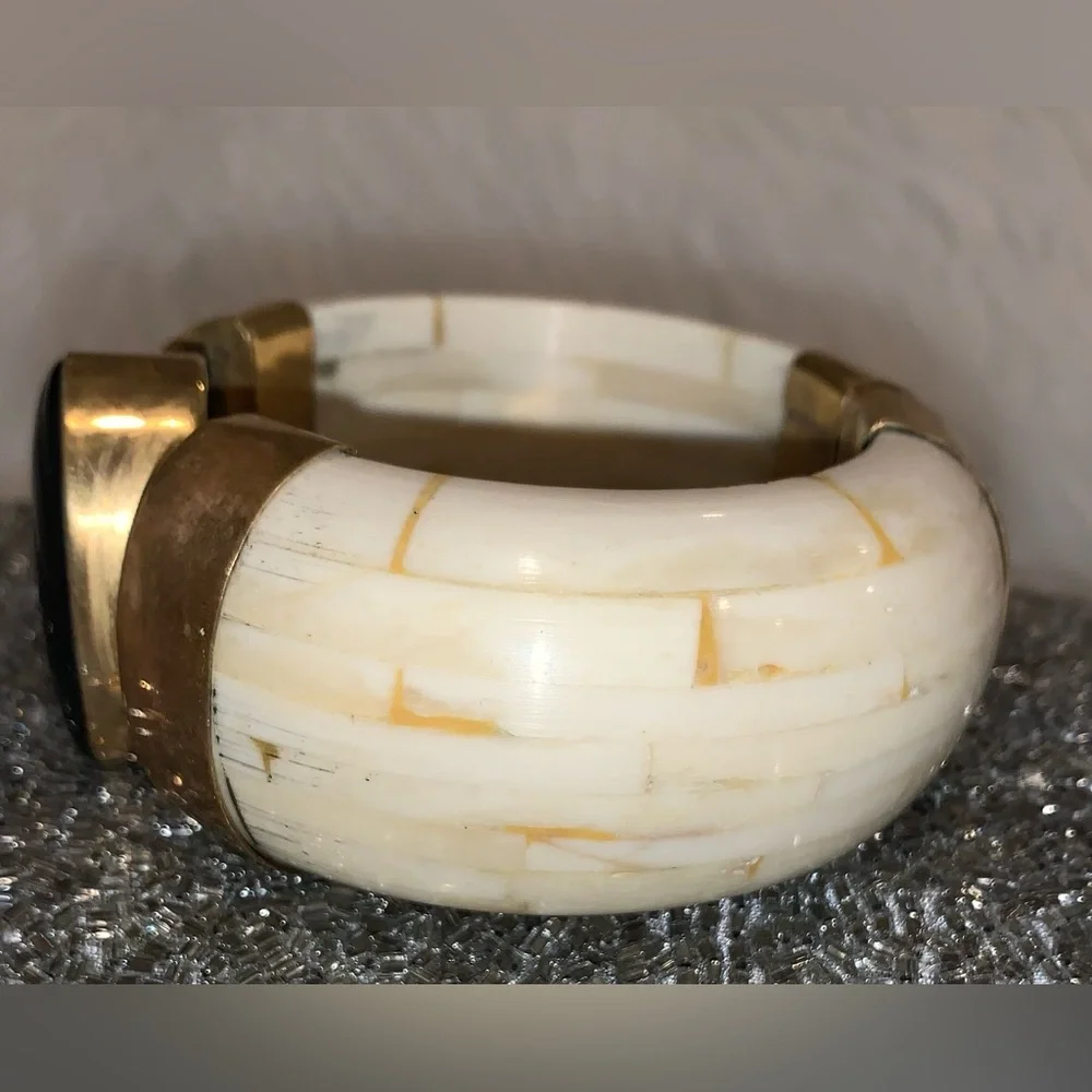 Vintage luxury Ivory Bone Black Agate Stone hinged pin bangle bracelet